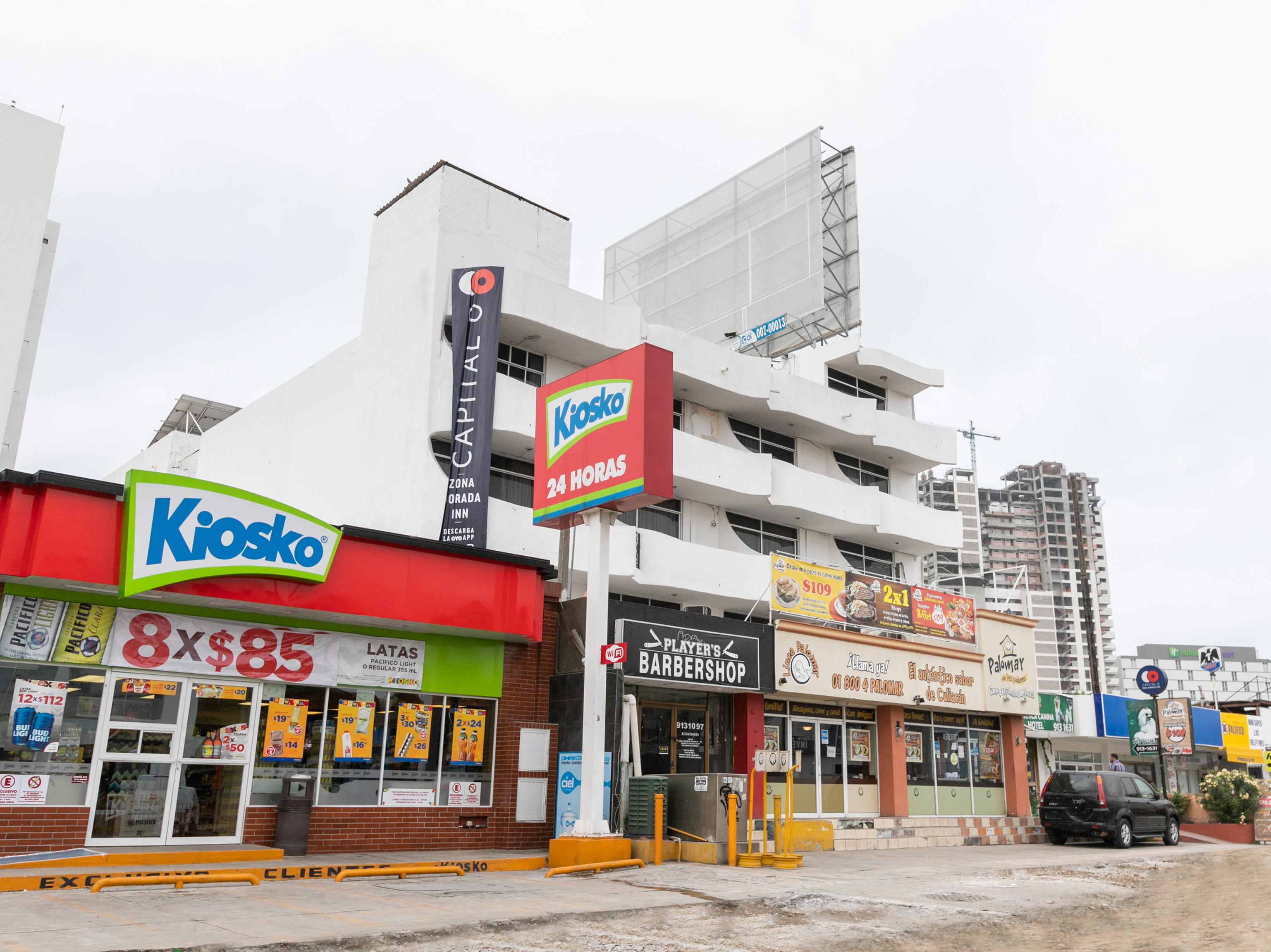 Capital O Zona Dorada Inn, Масатлан Экстерьер фото